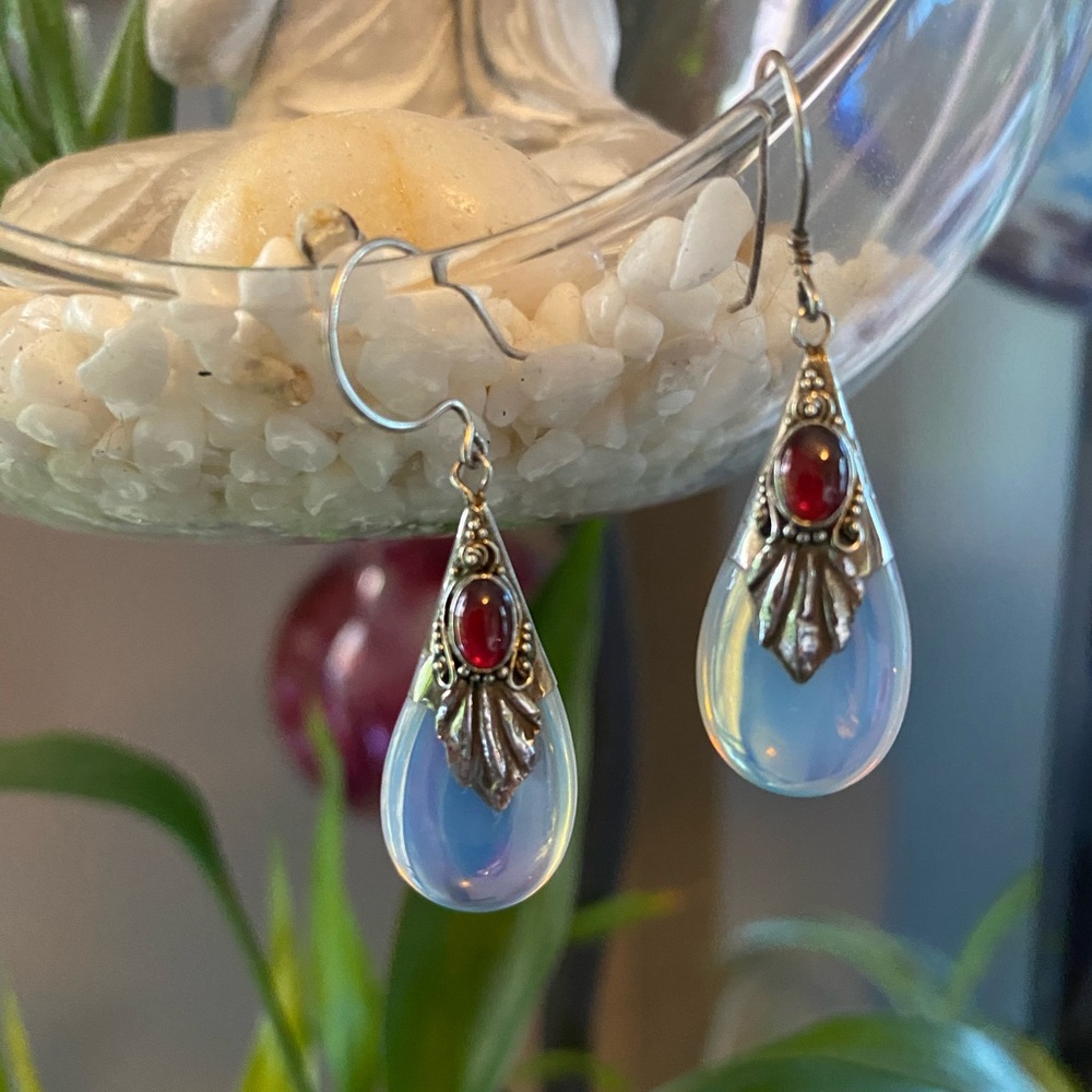 Beautiful silver moonstone drop earrings